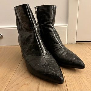 DOLCE VITA - Size 9 - Black croc pattern boots